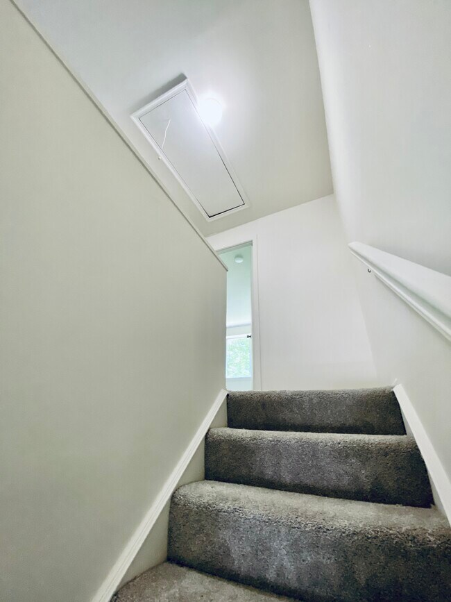 Building Photo - 10690 High Beam Ct