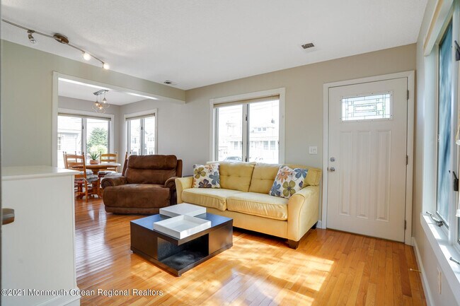 Building Photo - 231 Sumner Ave