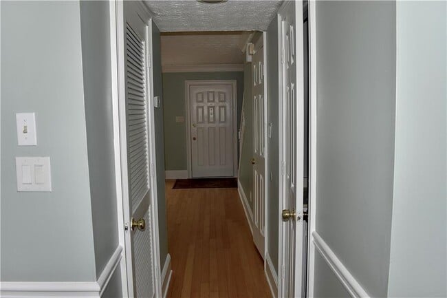 Building Photo - 6106 Queen Anne Ct