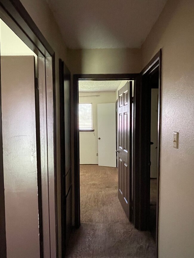 Building Photo - 4009 Eastridge Dr