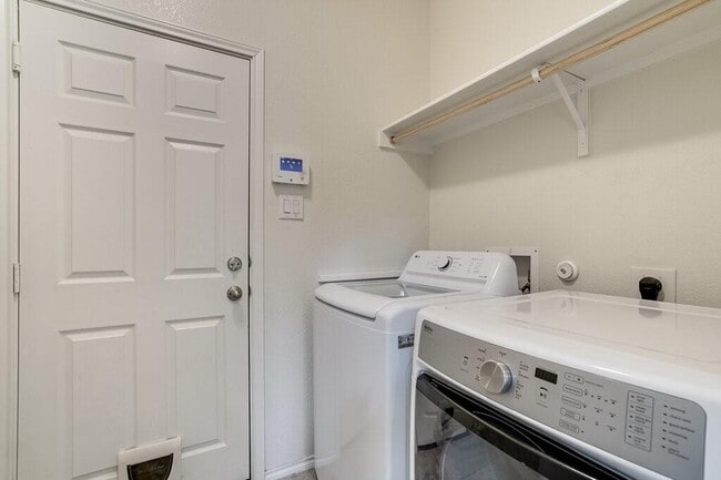 Building Photo - 624 Kolbo Dr