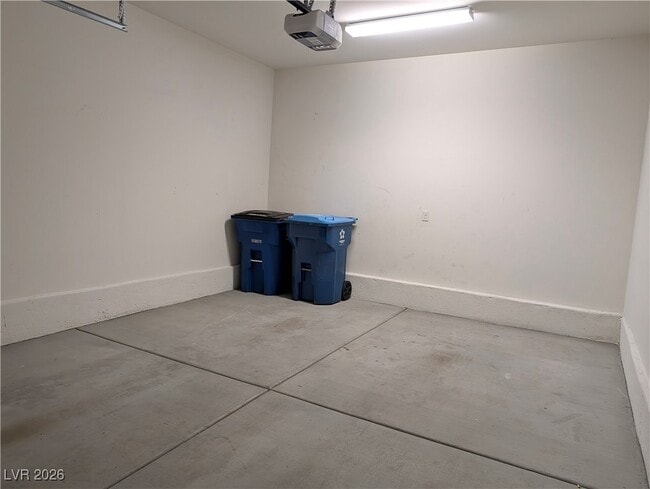 Building Photo - 6114 Scarlet Leaf St