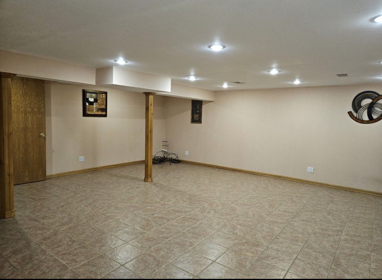 Building Photo - 7108 W Niles Ave