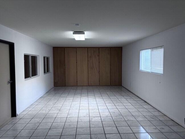 Building Photo - San Marcos 5 Bedroom Home