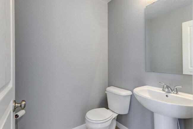 Building Photo - 4 Bed/2.5 Home In Kuna! - Pets Welcome!