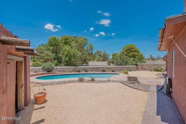 Building Photo - 6815 Villa Hermosa Dr