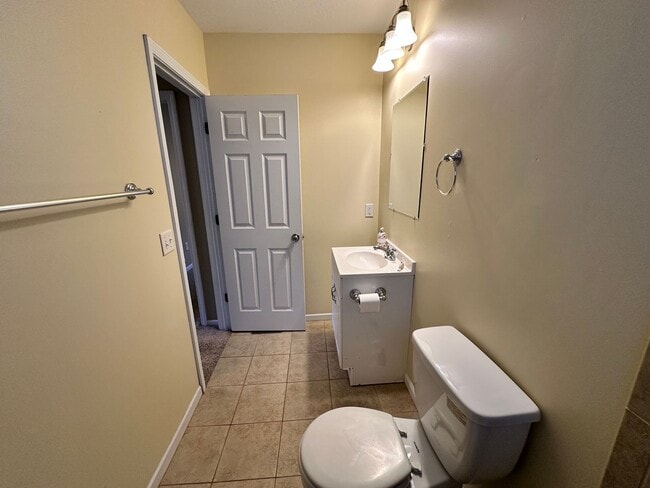 Building Photo - Updated 5-BR, 2-BA Apartment by the U of M Available!