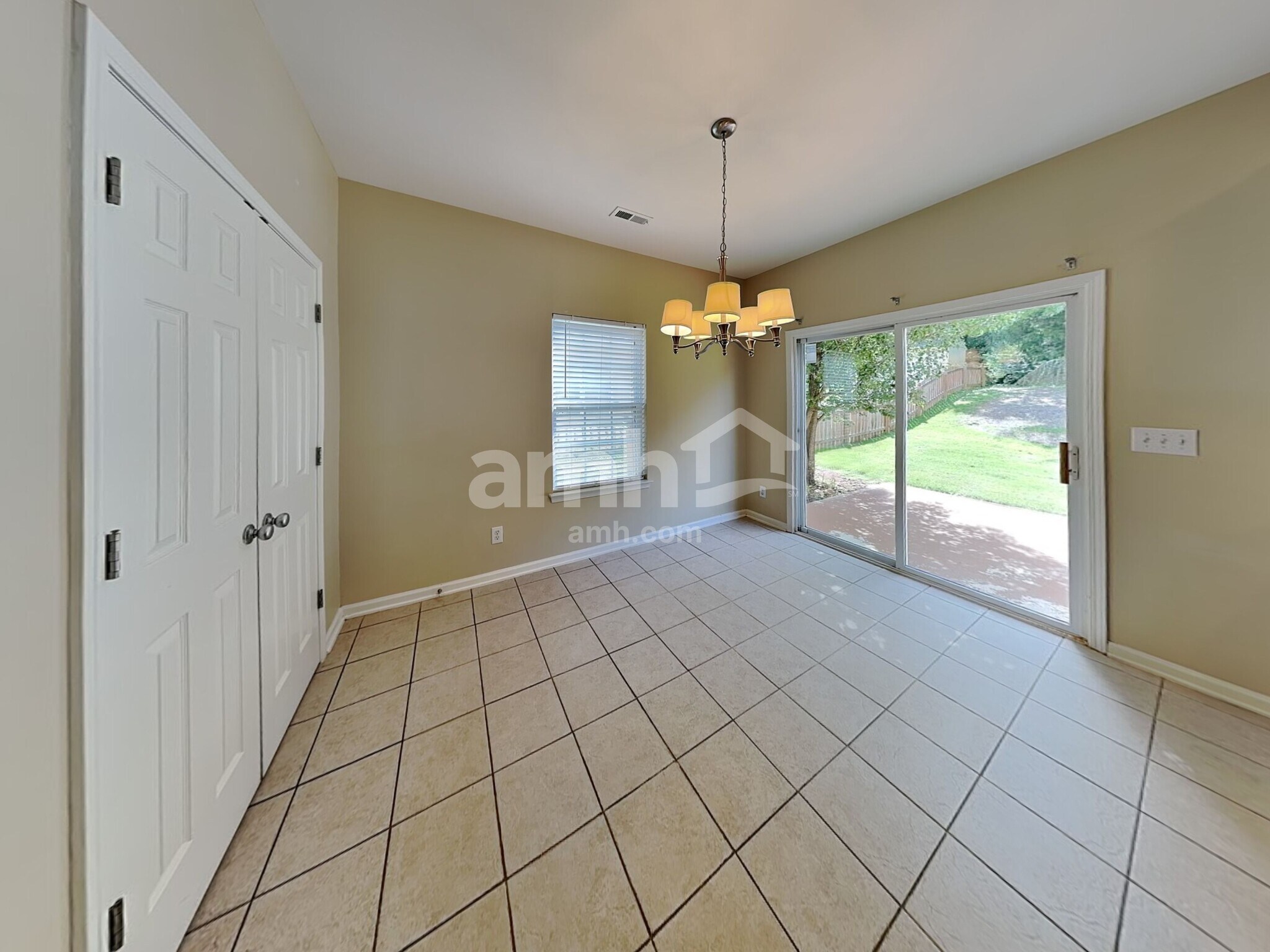 Building Photo - 2015 Bridleside Dr