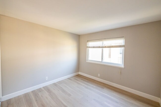 Building Photo - Spacious 4 bedroom home in Union City with...
