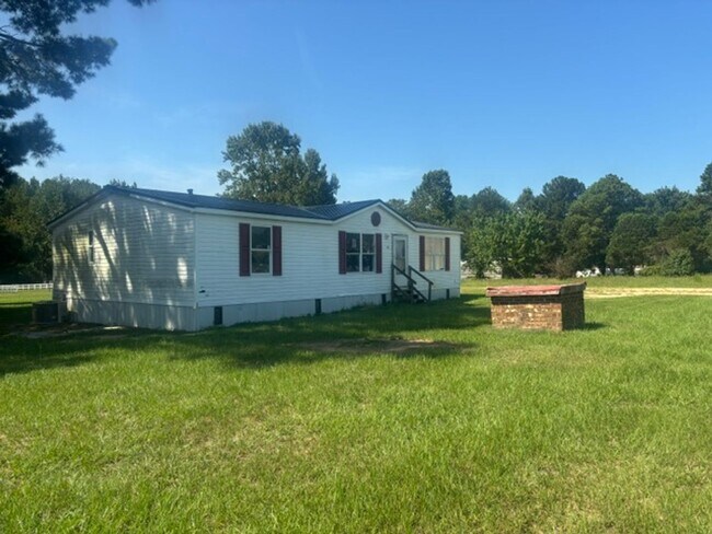 Building Photo - 8967 Roseboro Hwy