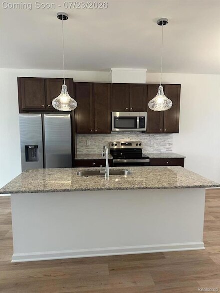 Building Photo - 3032 Hydrangea Ln