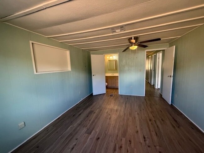 Building Photo - 3 Bedroom Spacious Home - Contact Property Pros