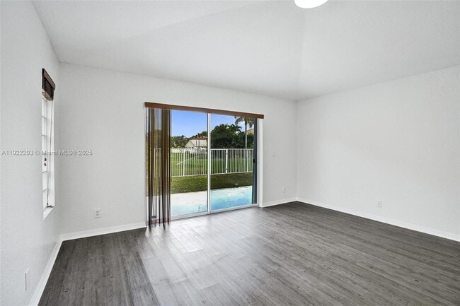 Building Photo - 6305 Willoughby Cir