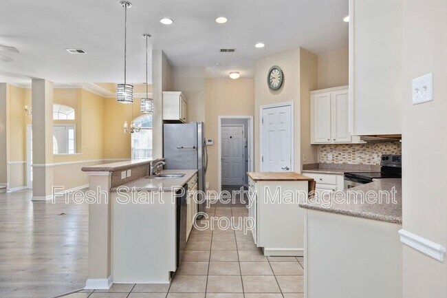 Building Photo - 414 Carriage Lake Dr