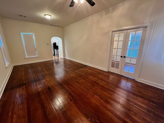 Building Photo - 2 bedroom 1 bath house