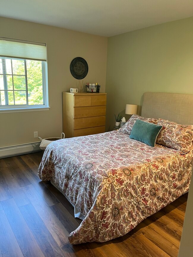 Main bedroom - 9 Lake Forest Dr