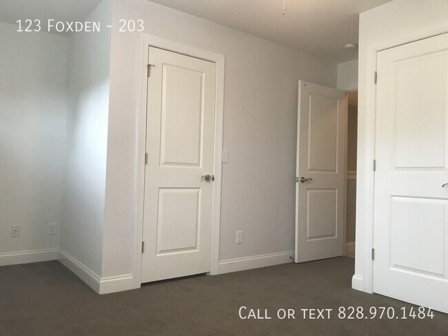 Building Photo - 123 Foxden-203