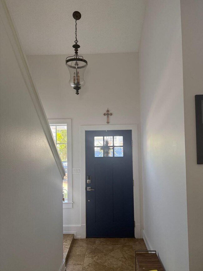 Building Photo - 422 Canterbury Ct NW