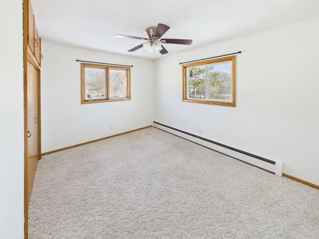 Building Photo - 1004 31st Ave N