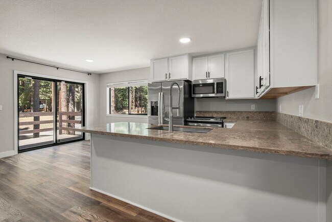 Building Photo - 647 Village Blvd