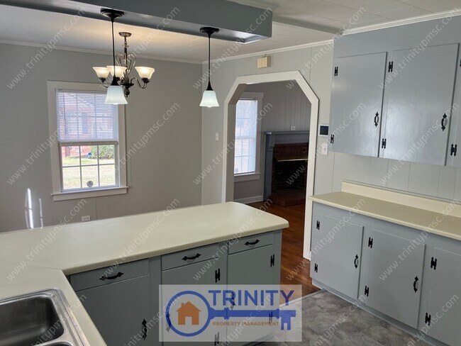 Building Photo - NEWLY UPDATED!! Ready and waiting for you!