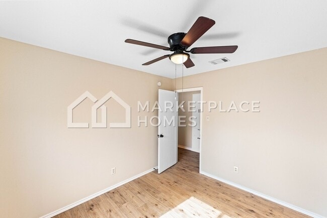 Building Photo - 1804 Easton Dr