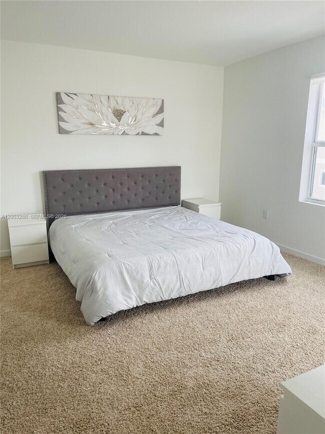 Building Photo - 916 SE 19th St