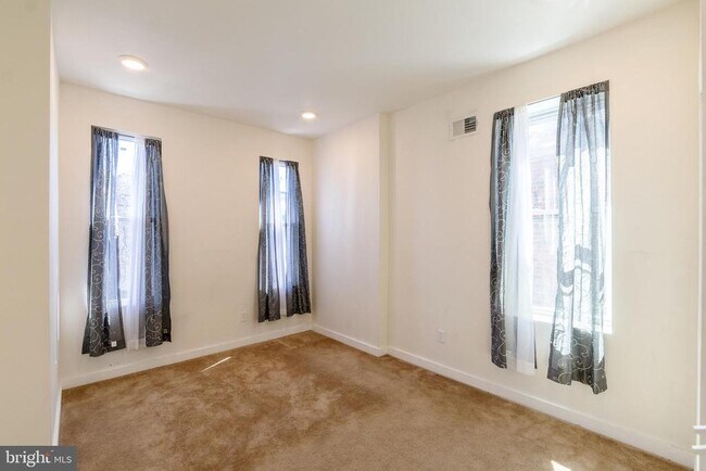 Building Photo - 1829 N 27th St