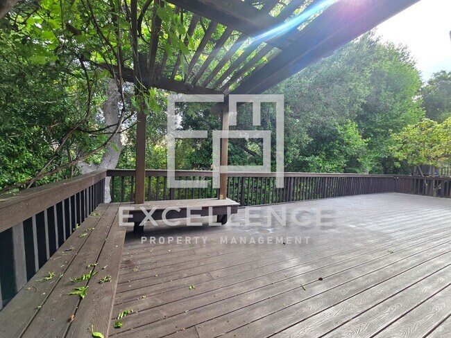 Building Photo - In the Villages 55+ Gated Community, 2/2+ Office, 1900+Sf, Deck, Views, Golf Course and Much More