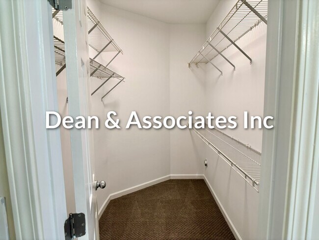 Building Photo - 653 Bentmoor Dr