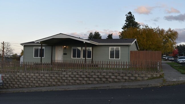 Primary Photo - 3 Bedroom House For Rent In The Dalles