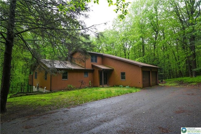 Primary Photo - 1945 Summer Mountain Rd