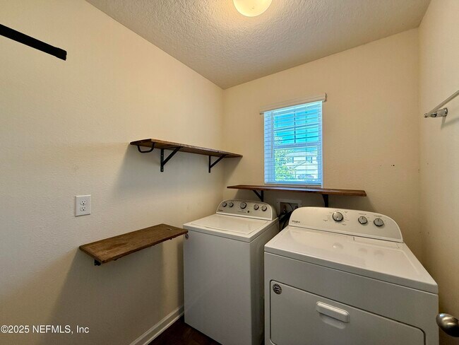 Building Photo - 2917 Buck Creek Pl