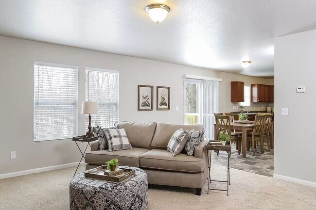 Building Photo - Immediate Occupancy Available!