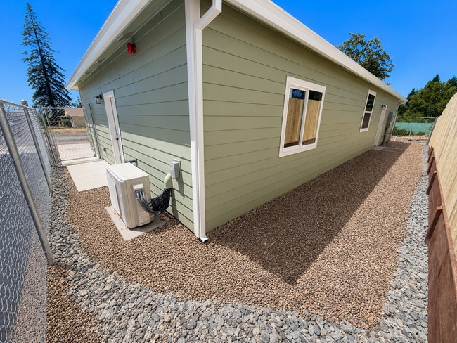 Building Photo - 5579-5581 Linrich Ln