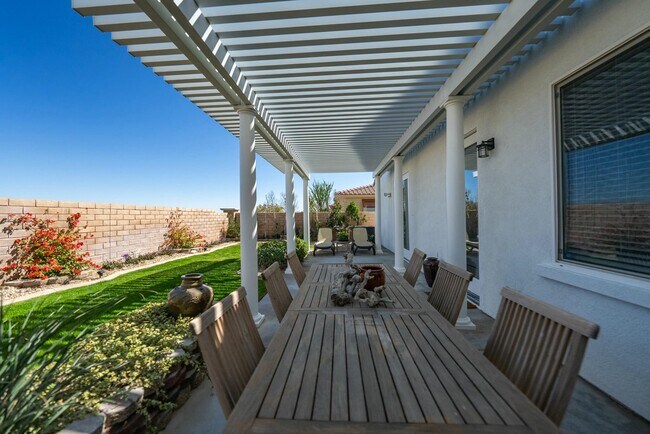 Building Photo - 2090 Savanna Way
