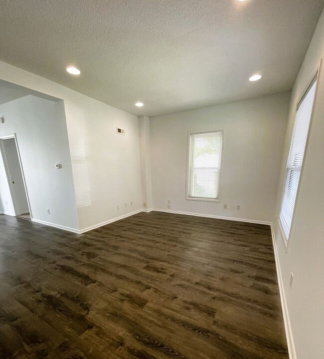 Building Photo - $1975 FOR RENT - SINGLE UPDATED FAMILY HOU...
