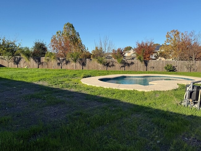 Building Photo - Beautiful 3 bedroom 2 bath w/Pool available in Orland!