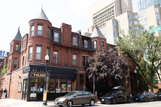 Building Photo - 256 W Newton St
