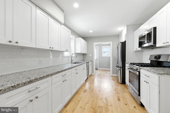 Building Photo - 1937 Dickinson St