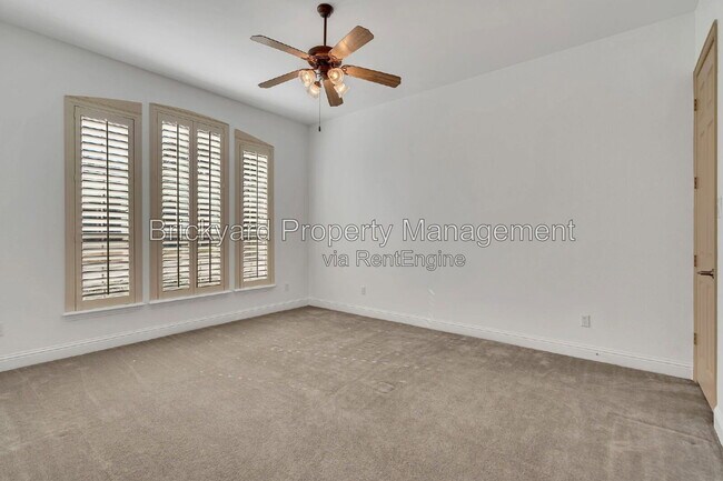 Building Photo - 350 Pine Valley Dr