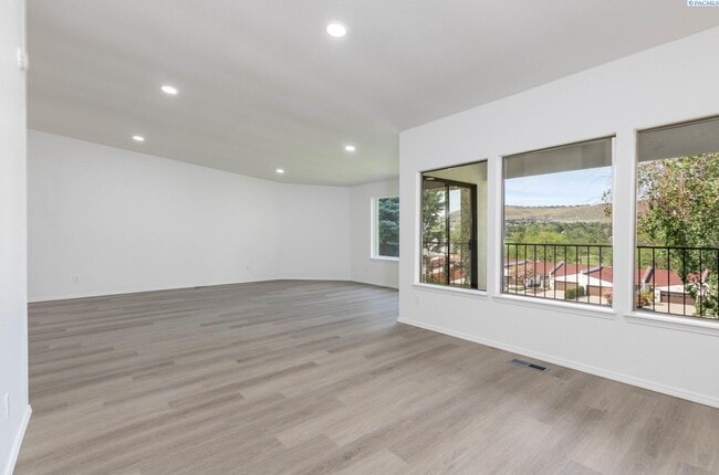 Building Photo - Meadow Springs Condo