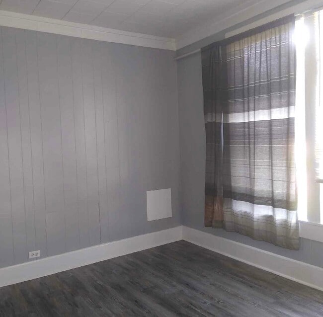 Building Photo - 212 S Bonner St