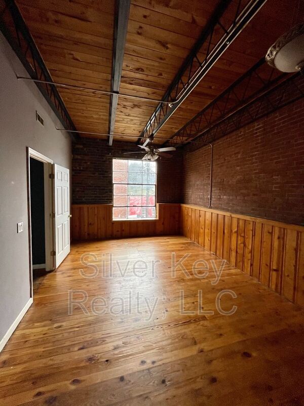 Building Photo - 217 E Washington Ave