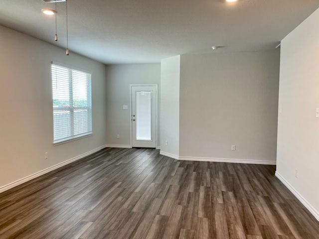 Building Photo - 1312 McQueeny Dr
