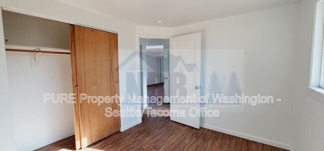 Building Photo - 10522 Addison St SW