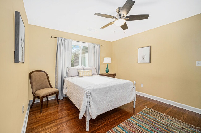 Building Photo - 5112 Victoria Ave