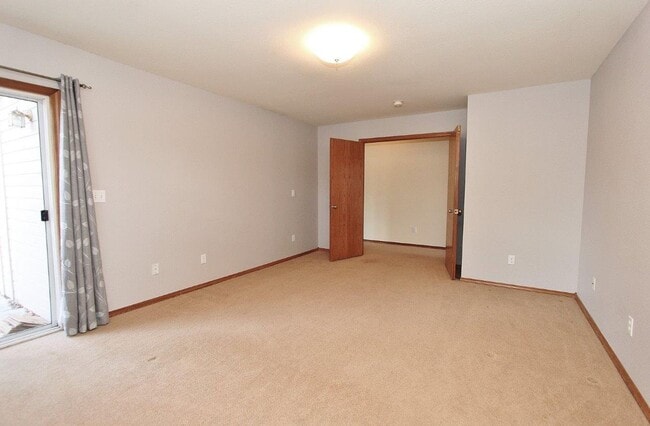 Building Photo - Single-Level Townhome Nestled in SE Boise