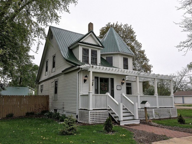 Building Photo - 320 S Green St