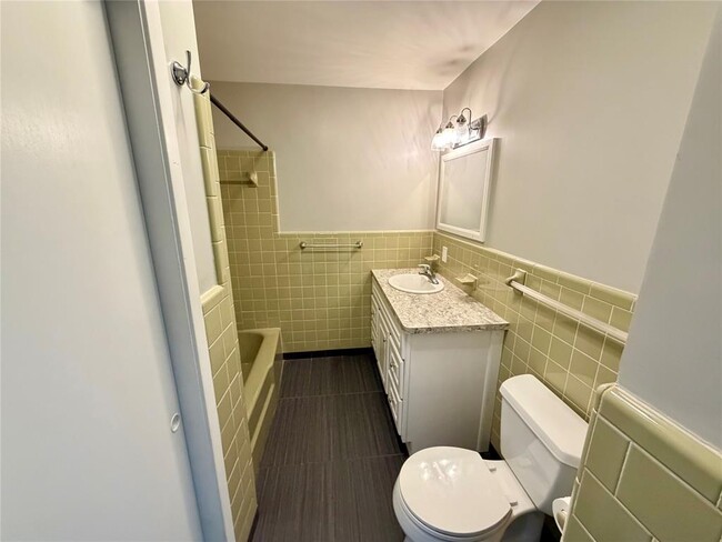 Building Photo - 9712 Springdale Rd